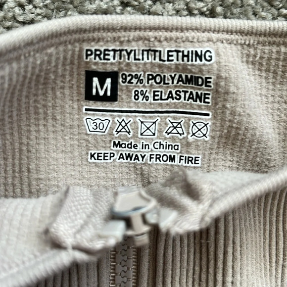 PrettyLittleThing Taupe Long Sleeve Zip Up Top - Picture 2 of 8